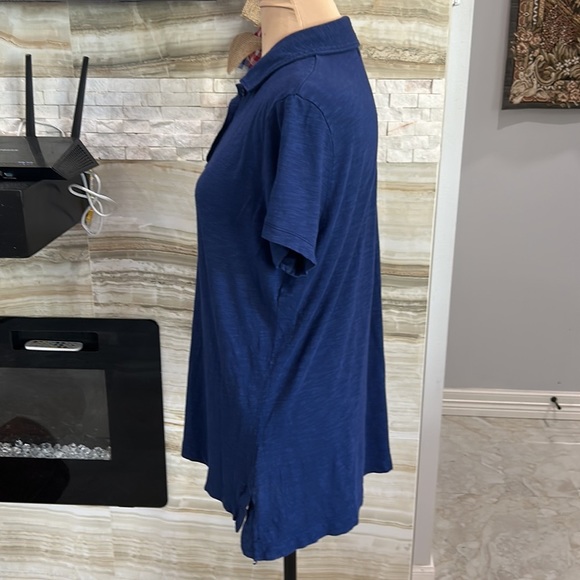 Vineyard vines blue polo shirt size medium (235) - Picture 4 of 9